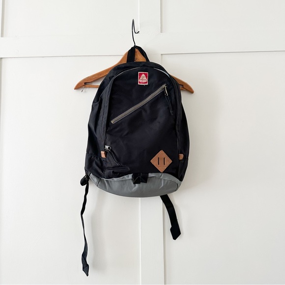 jansport and madewell off trail backpack Seattle Pack  Durable with Main Compartment, Dual Water Bottle Pockets, Lined Laptop Sleeve, Black It has a capacity of 1709 cu in / 28 L and dimensions of 11.6 x 19 x 7.5 / 29.5 x 48 x 19 cm Blue Hiking Backpack - Large